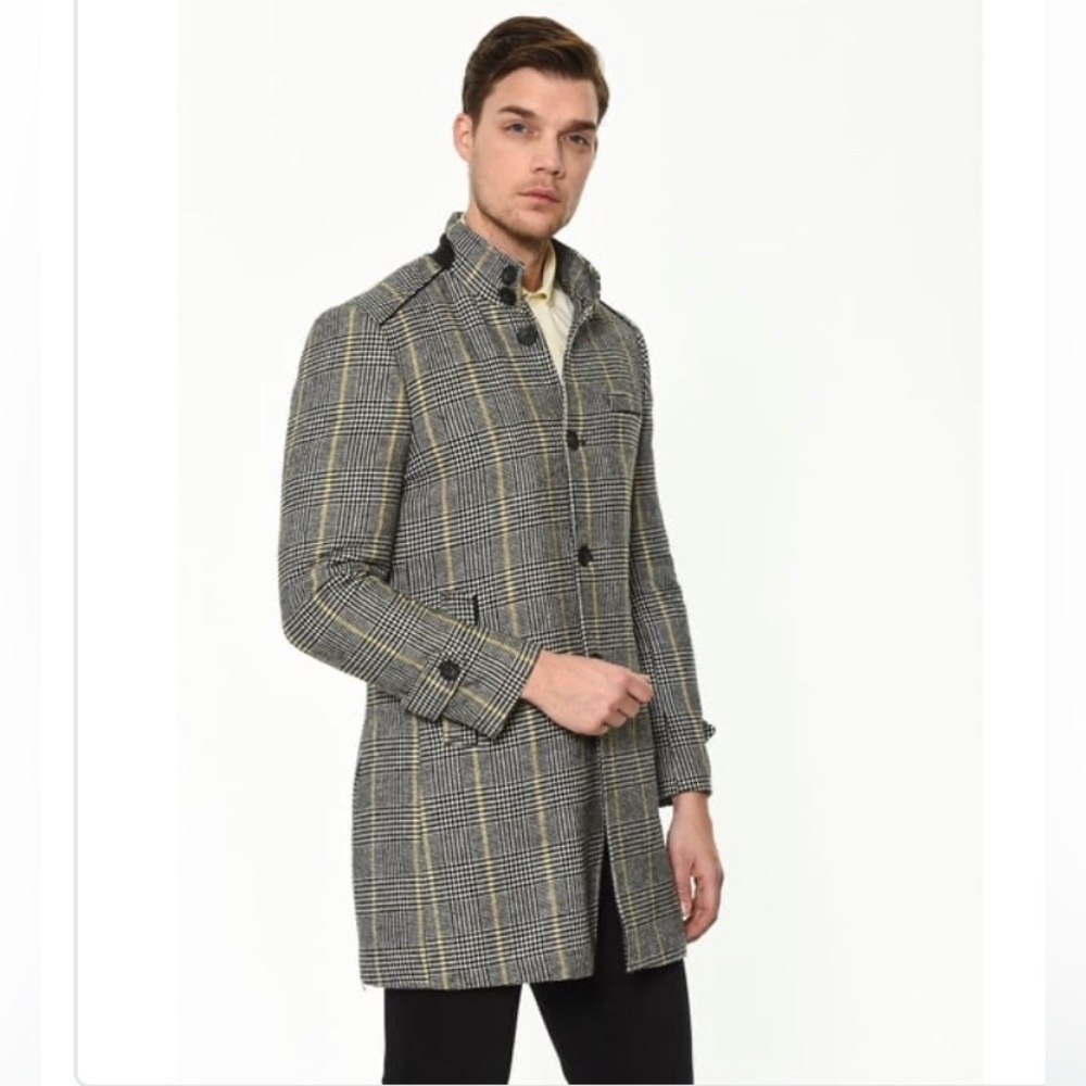 Men's Medium Classic Plaid Tailored Coat 70% Wool